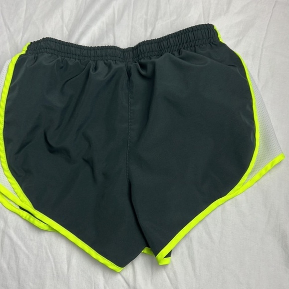 Nike - Picture 6 of 8
